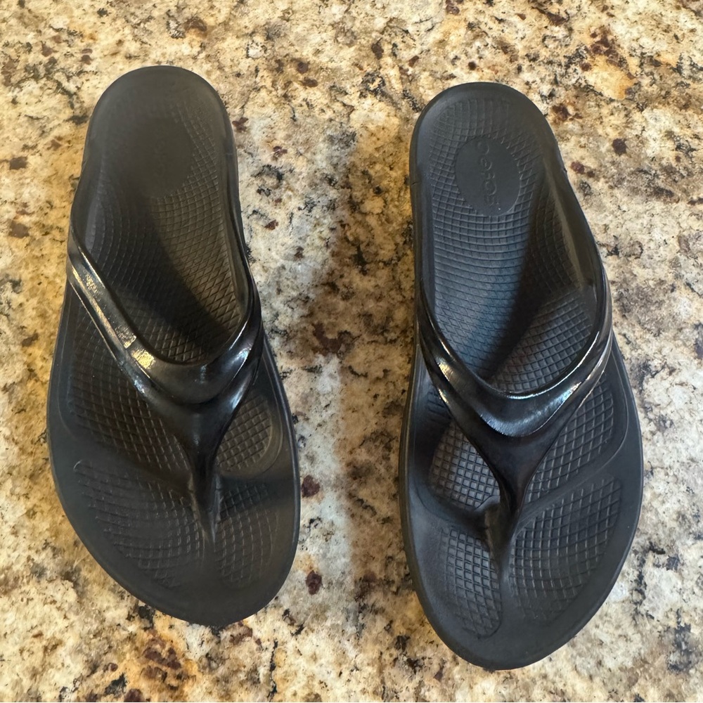OOFOS OOlala Women's Black Sandals